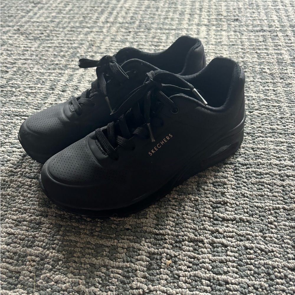 Sketchers Women’s size 7 black sneakers